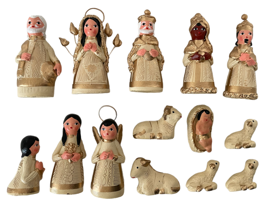 Crèche moyenne 14 santons, créme et dorée (11 cm).