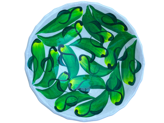 Plat creux , le piment, terre cuite 5,2H x 14,7D. Blanc et vert